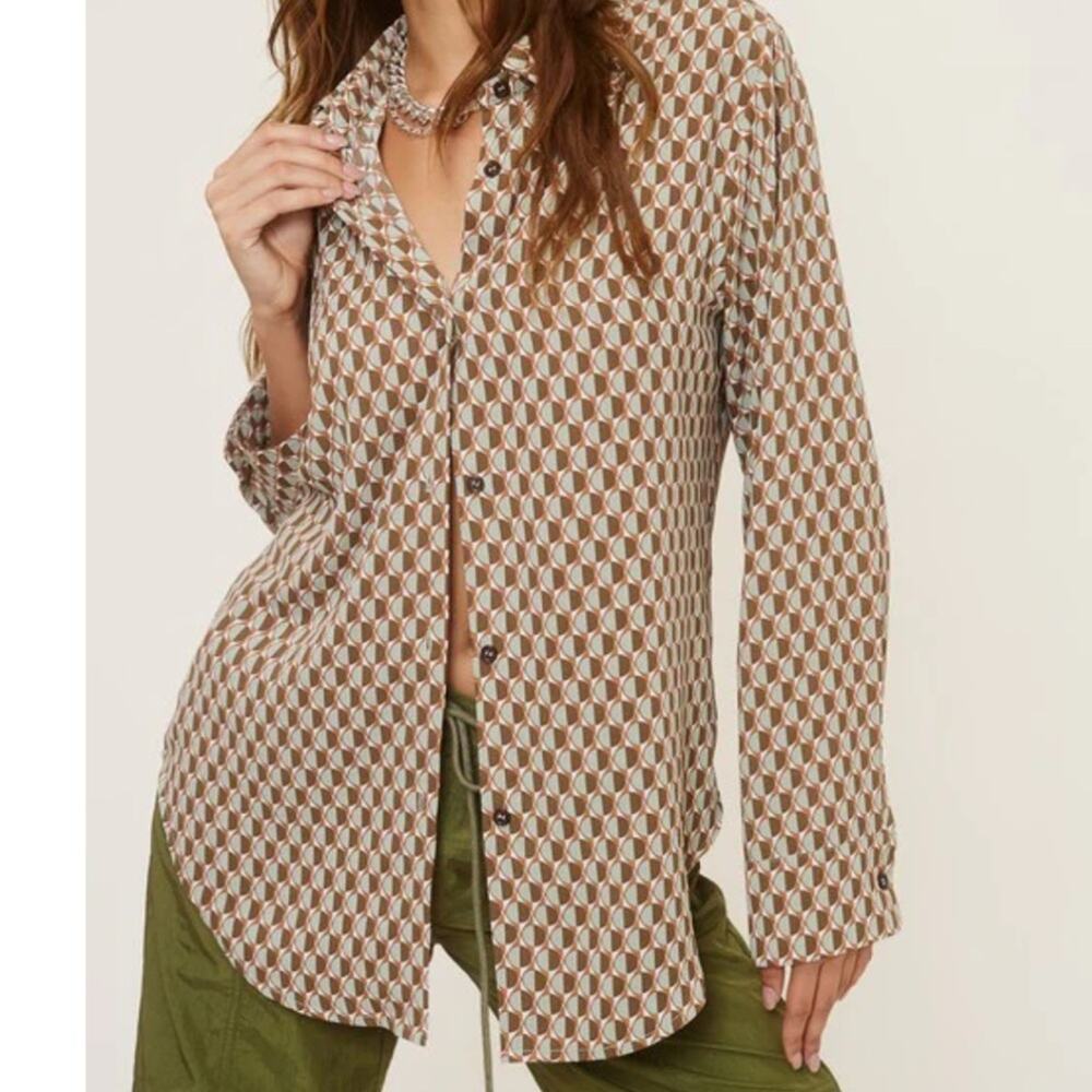 Silky Retro Print Button Down Medium